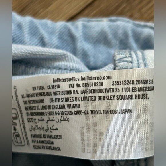 Hollister Sz 2R Strawberry Embroidered Low Rise Relaxed Straight Jeans - Picture 9 of 16